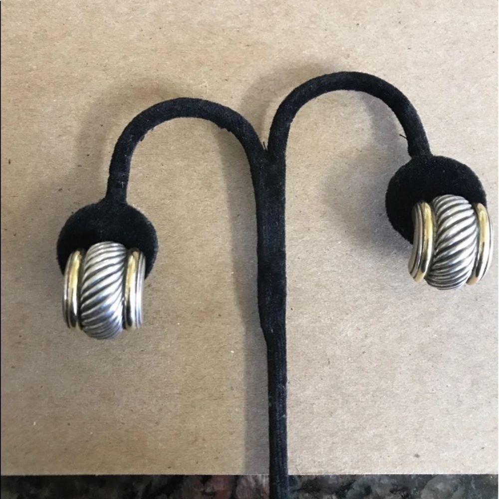 ***SOLD***David Yurman Demi hoop earrings.